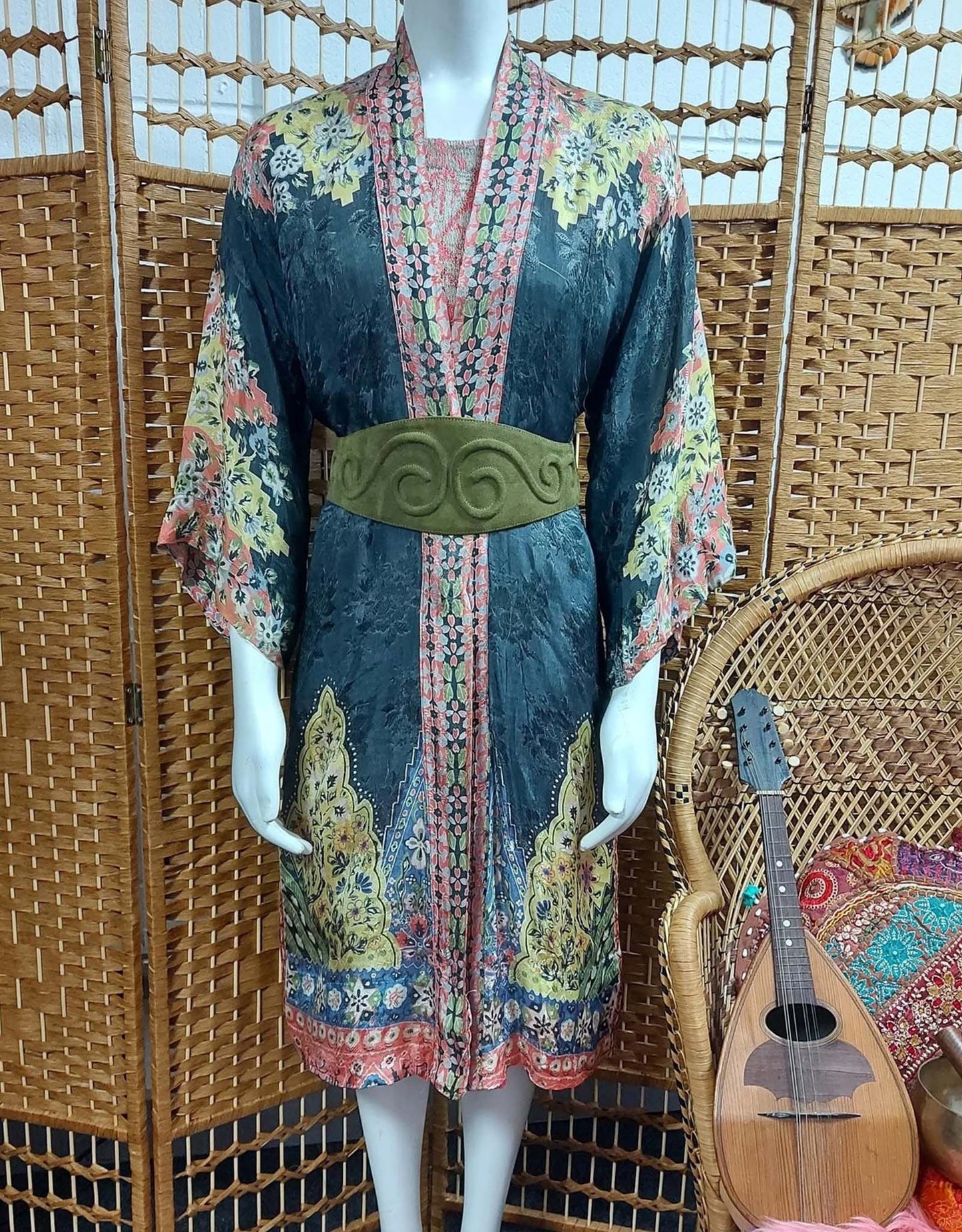 1920's Damask Floral Print Robe