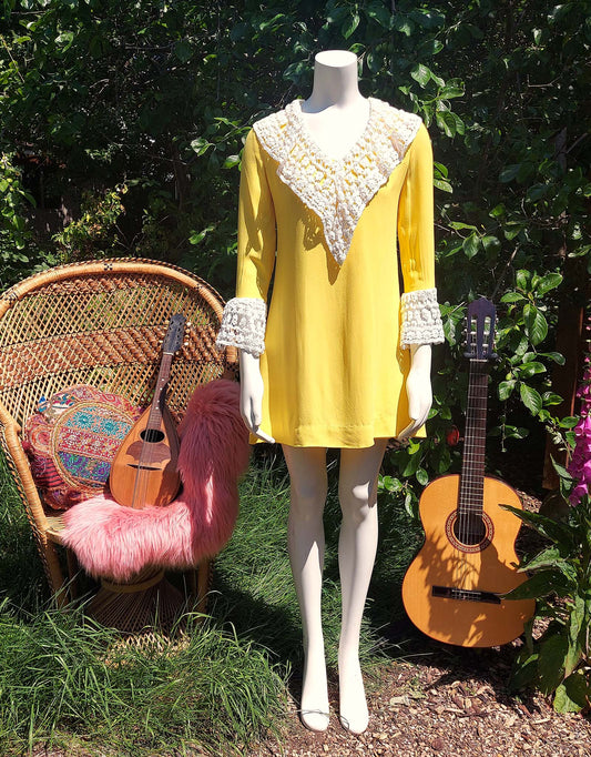 Miss Sunshine! Yellow mellow Crochet trim 60s mini dress
