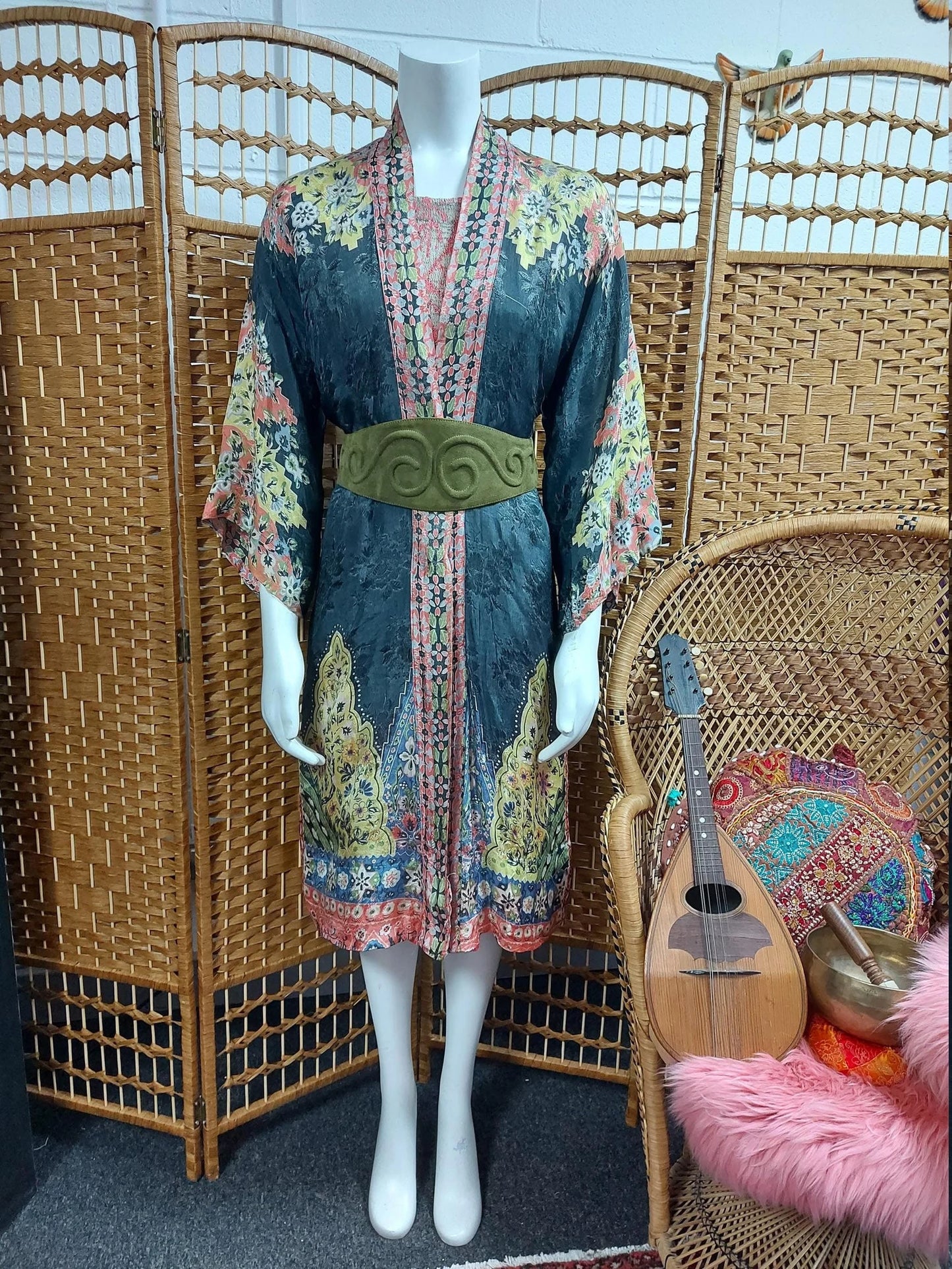 1920's Damask Floral Print Robe
