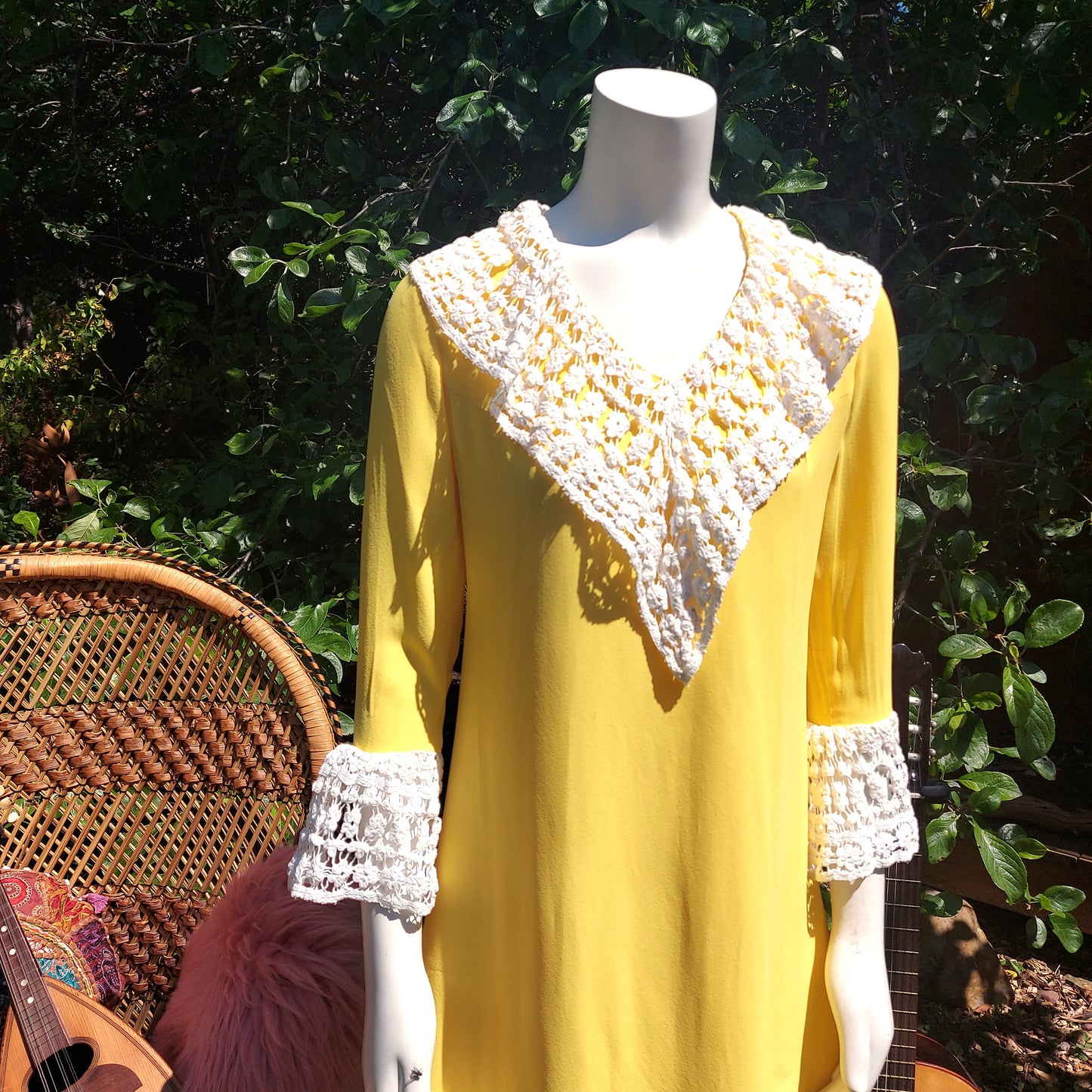 Miss Sunshine! Yellow mellow Crochet trim 60s mini dress