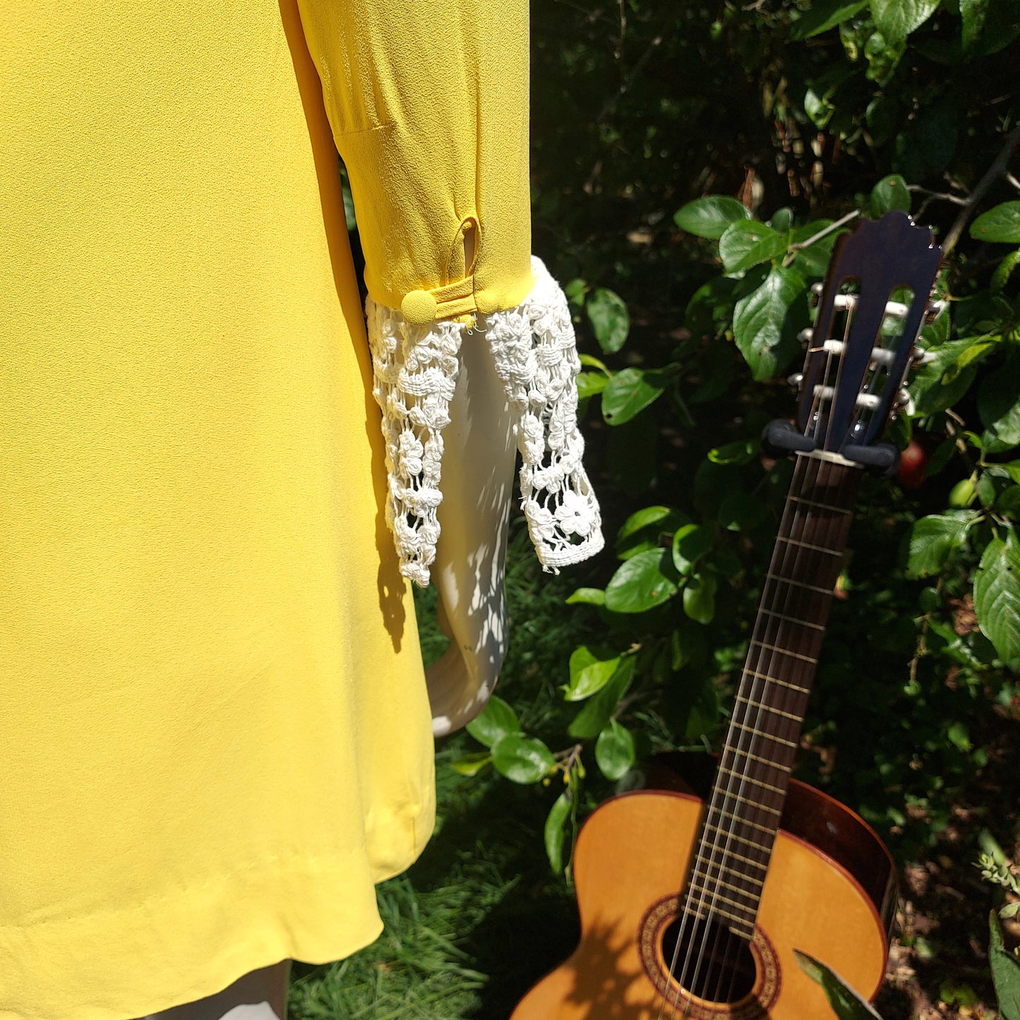 Miss Sunshine! Yellow mellow Crochet trim 60s mini dress