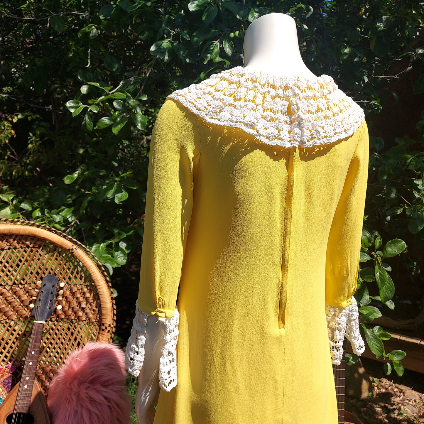 Miss Sunshine! Yellow mellow Crochet trim 60s mini dress
