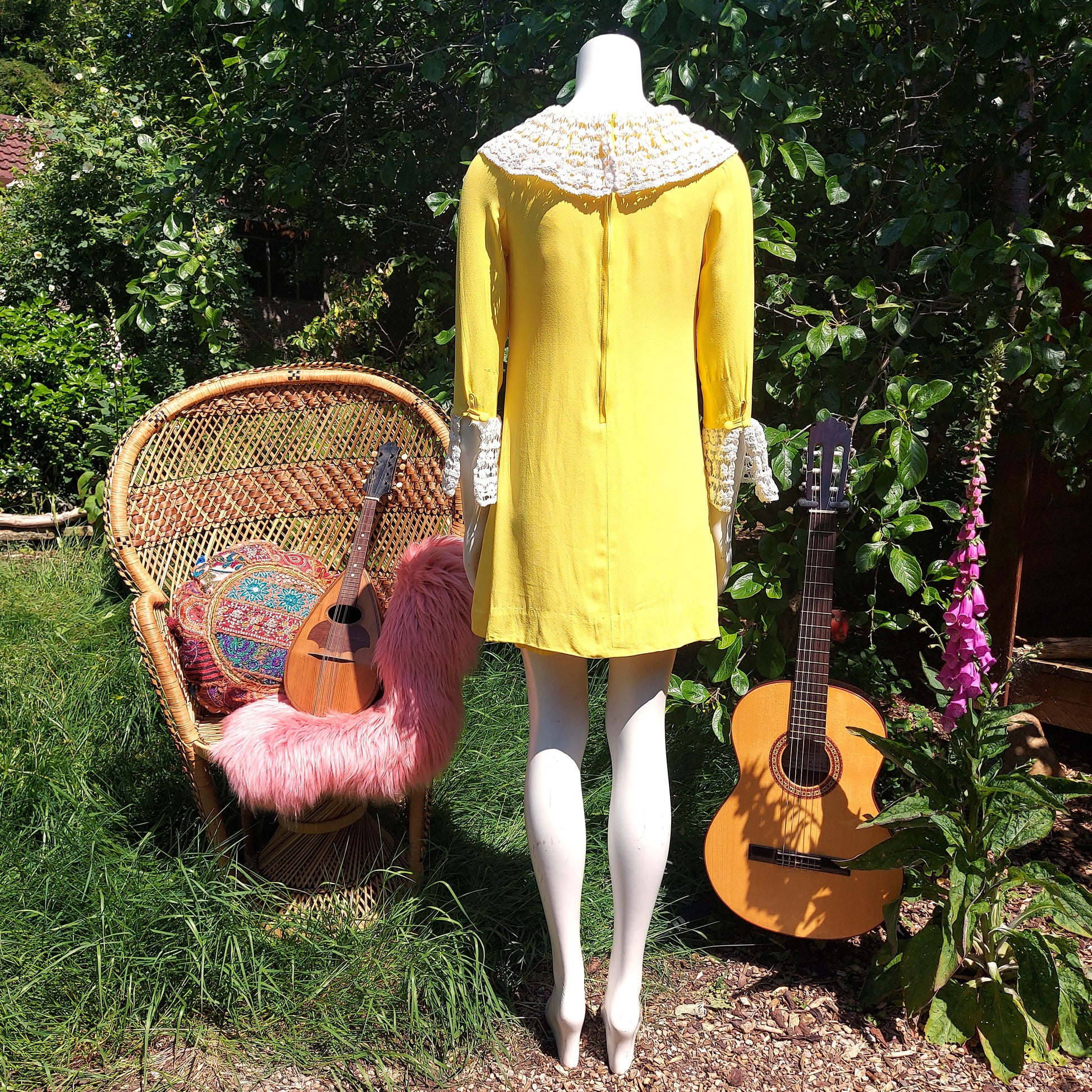 Miss Sunshine! Yellow mellow Crochet trim 60s mini dress Amermani's attic Miss Sunshine! Yellow mellow Crochet trim 60s mini dress Amermani's attic